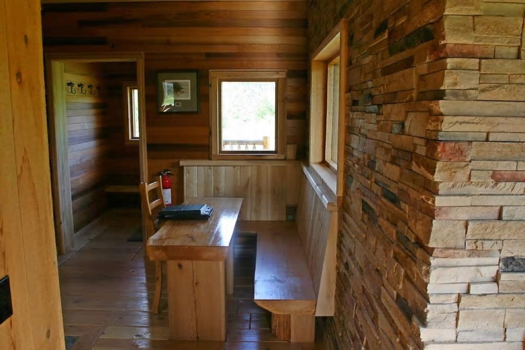 Ldr Lodge - Last Dollar Ranch Smithers Εξωτερικό φωτογραφία